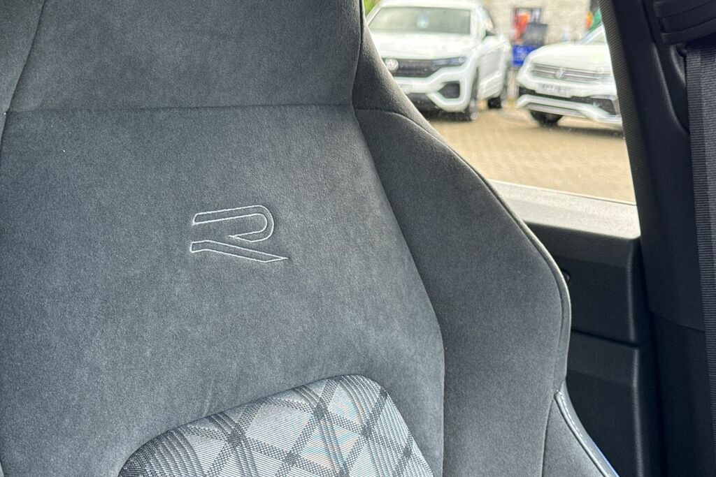 Volkswagen Golf 1.5 Tsi Life Black #27