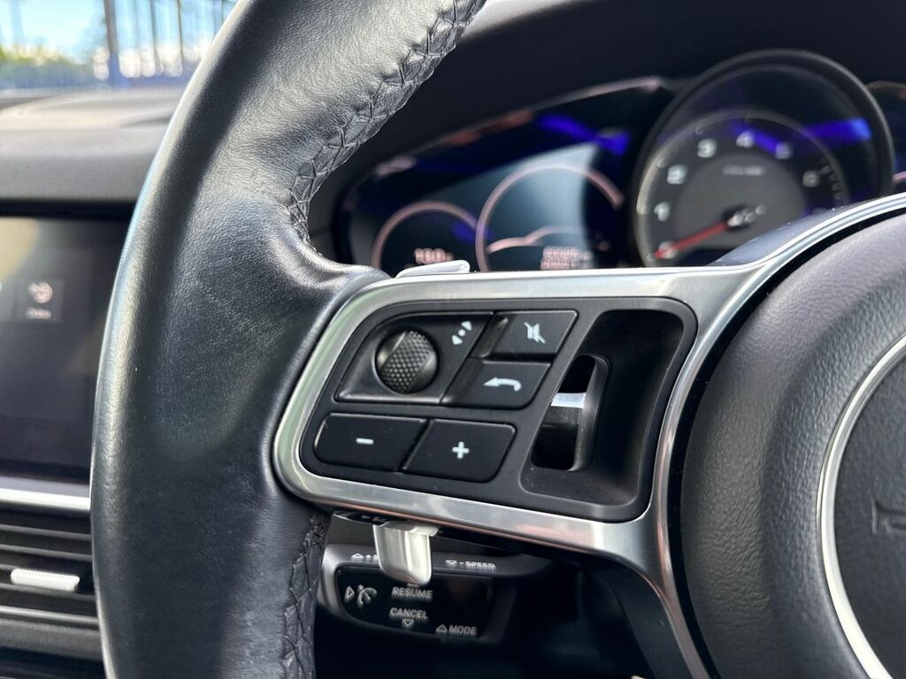 Porsche Cayenne 2018 18 Porsche Cayenne Platinum Edition Black #16