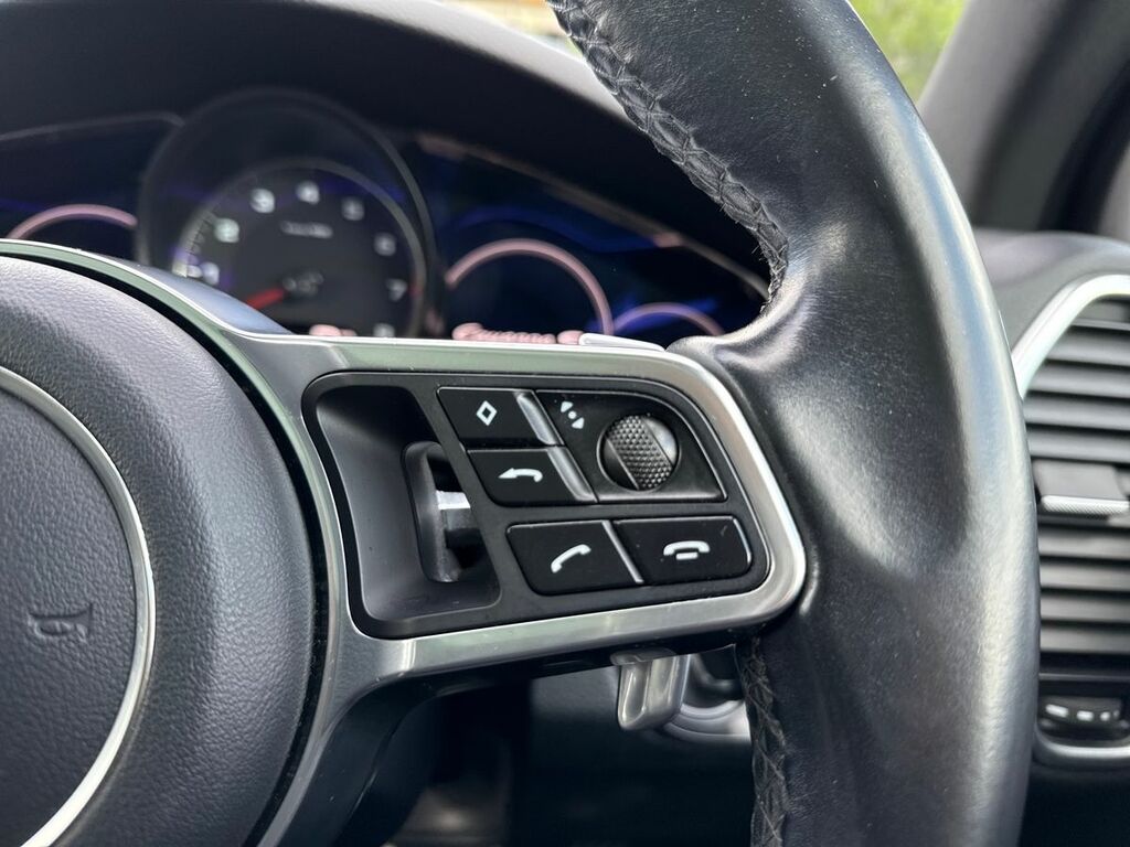 Porsche Cayenne 2018 18 Porsche Cayenne Platinum Edition Black #17