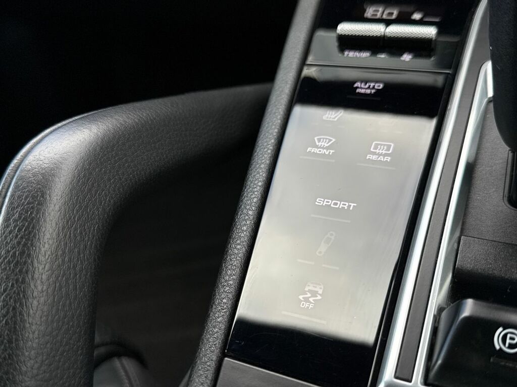 Porsche Cayenne 2018 18 Porsche Cayenne Platinum Edition Black #42