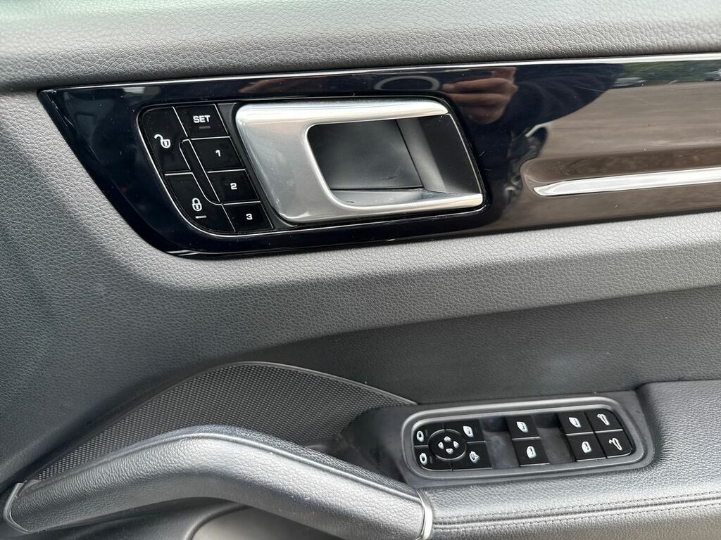Porsche Cayenne 2018 18 Porsche Cayenne Platinum Edition Black #33