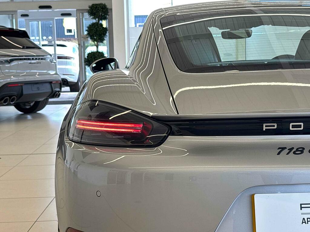 Porsche Cayman 2.0 Pdk Red #22