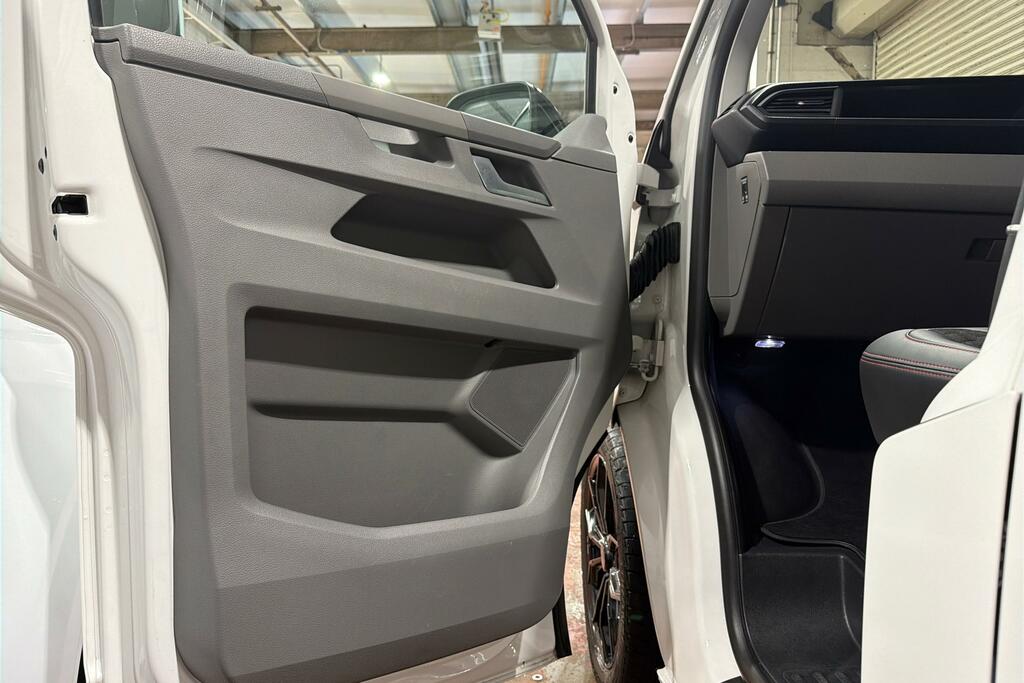 Volkswagen Transporter Sportline T32 Panel Van Sportline Swb 204 Ps 2.0 Tdi 7Sp Dsg White #32