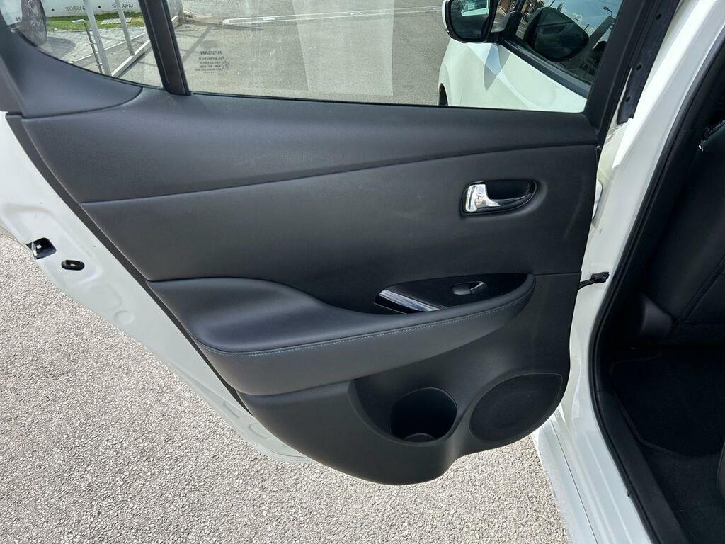 Nissan Leaf Tekna Blue #52