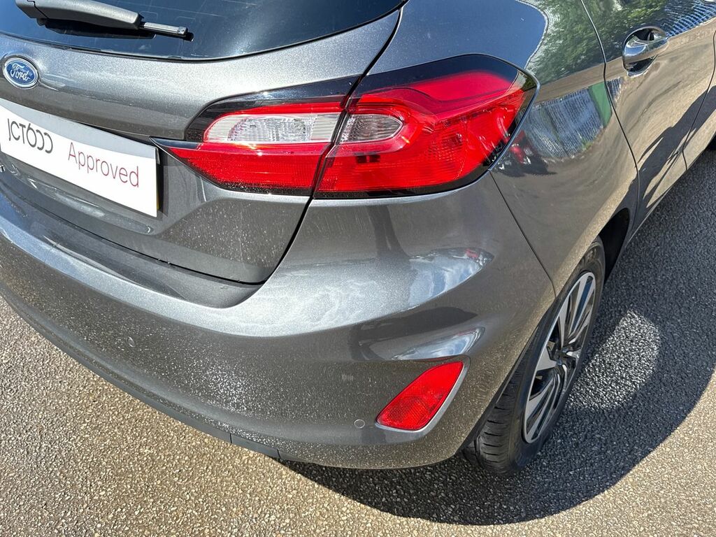 Ford Fiesta Hatchback Green #18
