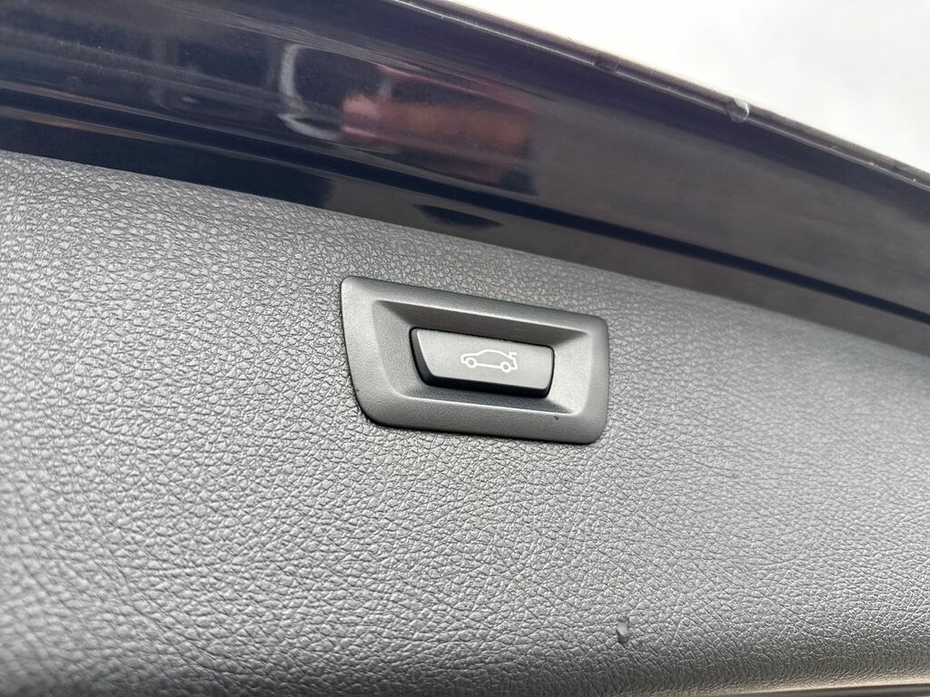 BMW 3 Series Saloon Blue #22