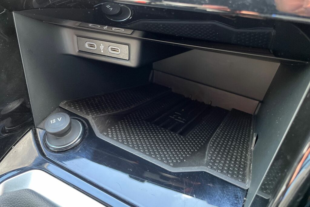 Volkswagen T-Roc Black Edition Black #36