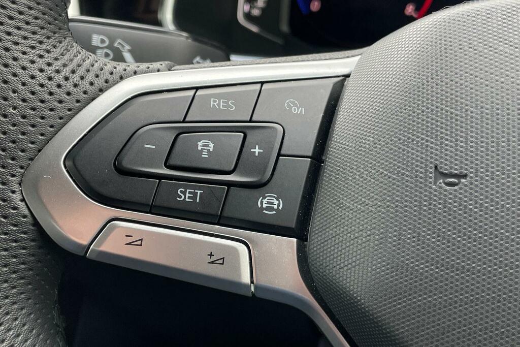 Volkswagen T-Roc Black Edition Black #16