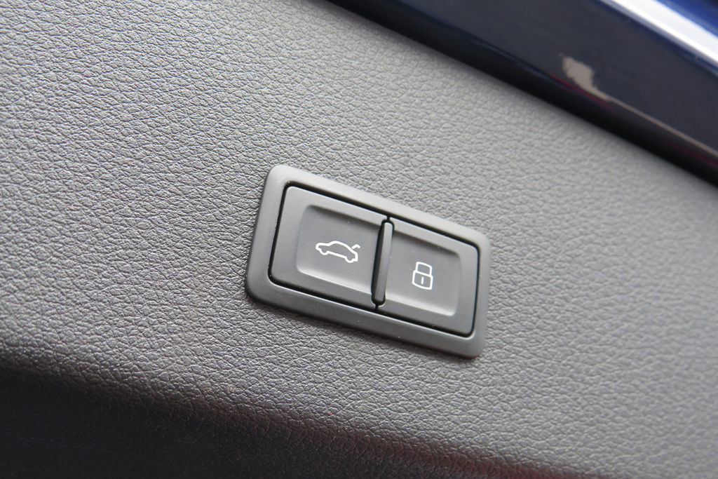 Audi E-tron  Silver #10