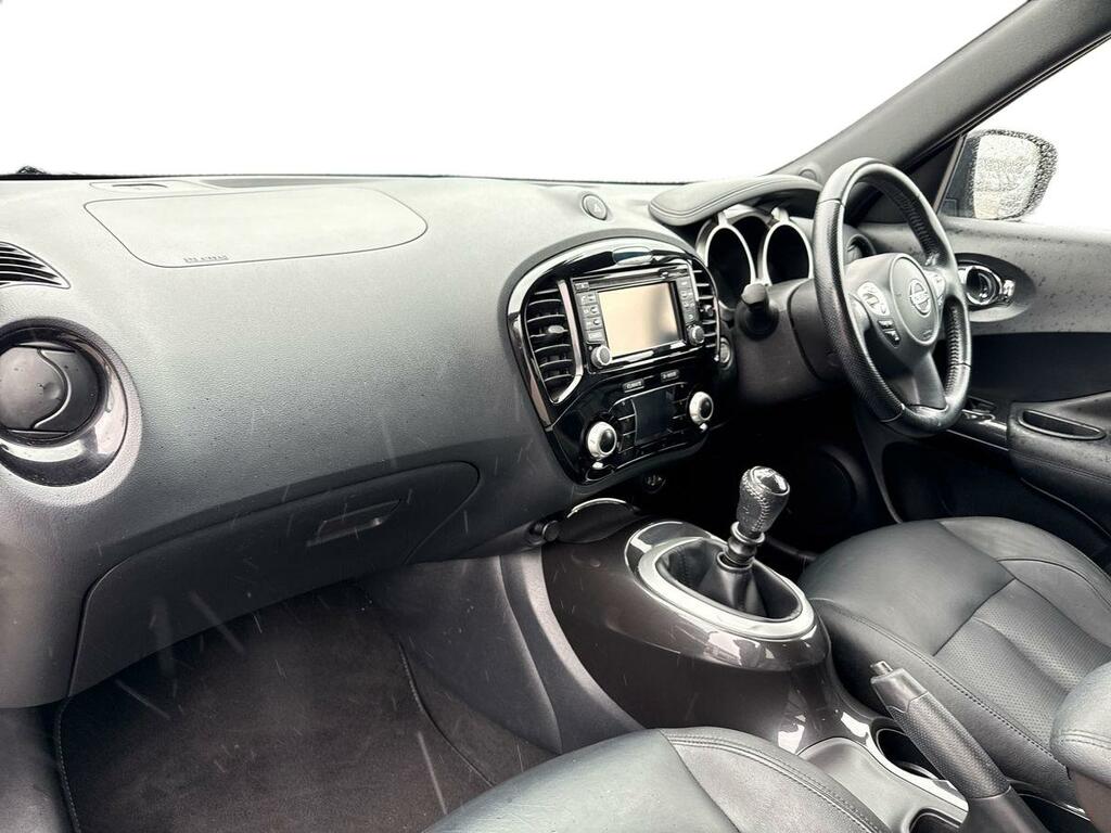 Nissan Juke Tekna Black #2