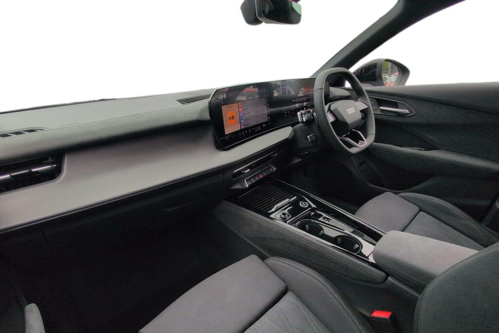 Audi Q3 1.5 E-hybrid Launch Edition S Tronic Black #2
