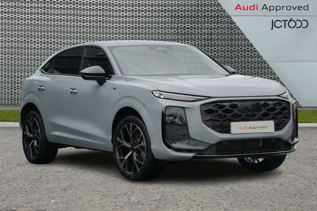 Audi Q3 1.5 E-hybrid Launch Edition S Tronic Black #1