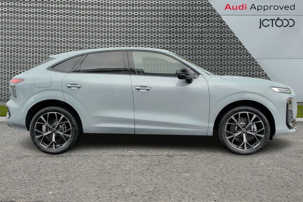 Audi Q3 1.5 E-hybrid Launch Edition S Tronic Black #4