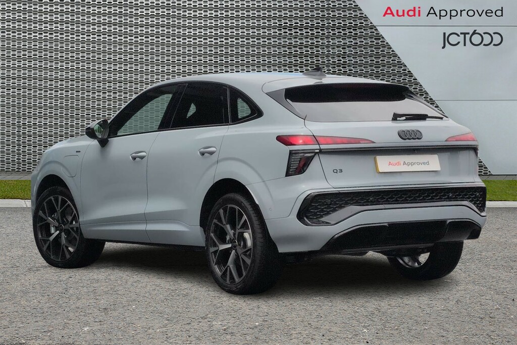 Audi Q3 1.5 E-hybrid Launch Edition S Tronic Black #3