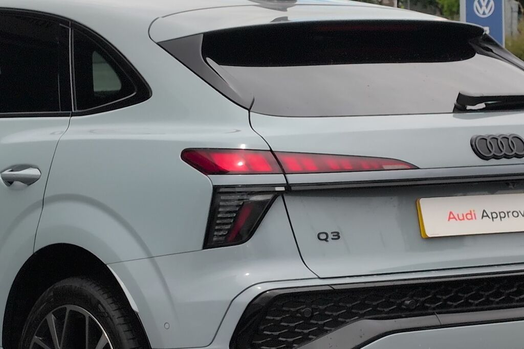 Audi Q3 1.5 E-hybrid Launch Edition S Tronic Black #49