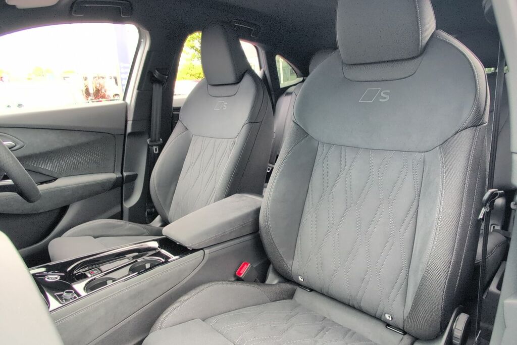 Audi Q3 1.5 E-hybrid Launch Edition S Tronic Black #21
