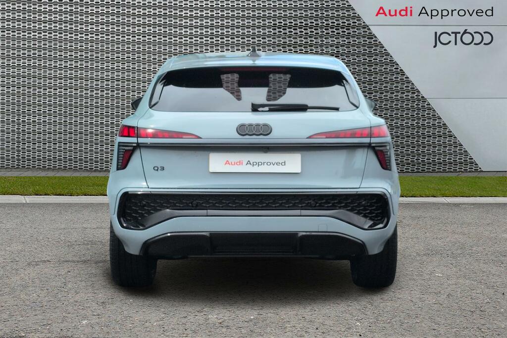Audi Q3 1.5 E-hybrid Launch Edition S Tronic Black #7