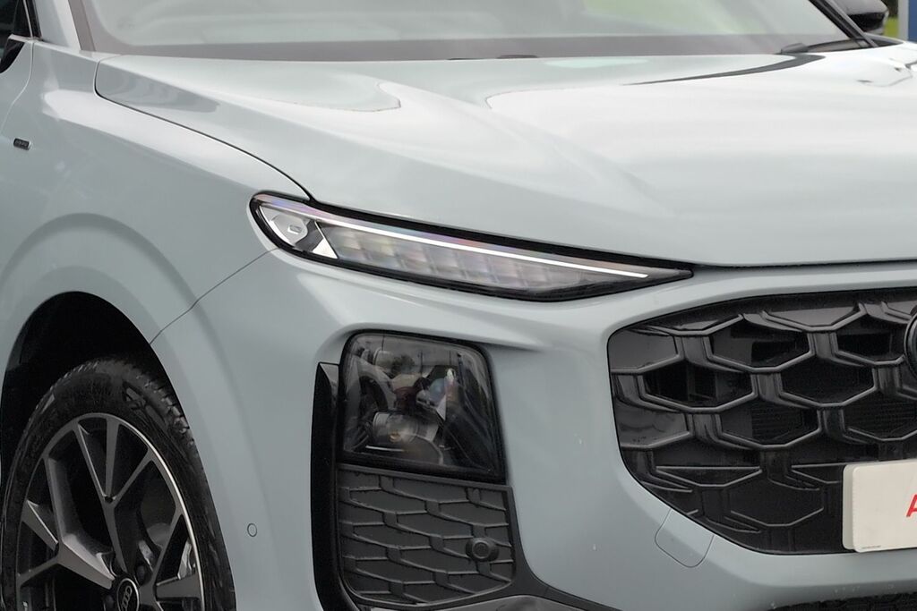 Audi Q3 1.5 E-hybrid Launch Edition S Tronic Black #19