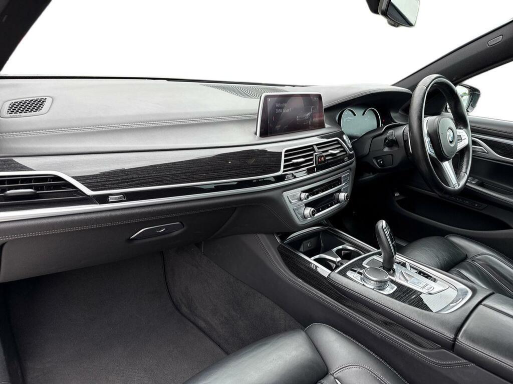 BMW 7 Series M Sport Black #2