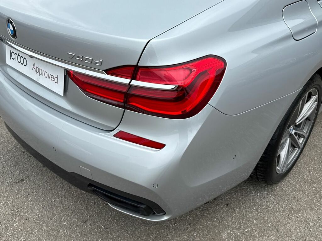 BMW 7 Series M Sport Black #18