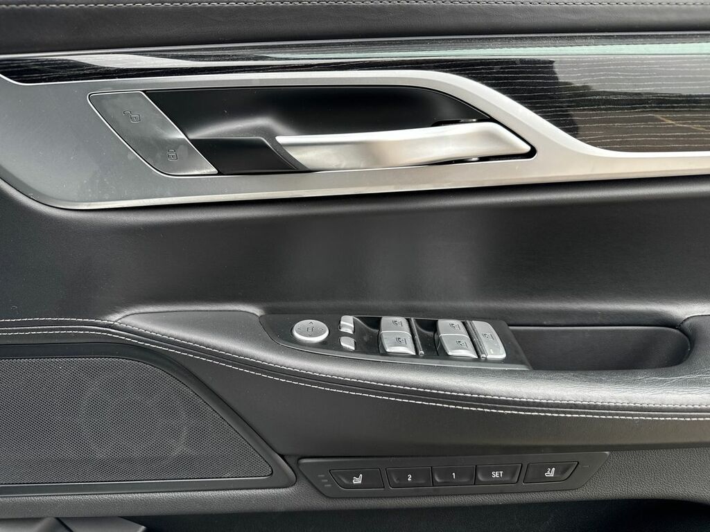 BMW 7 Series M Sport Black #31