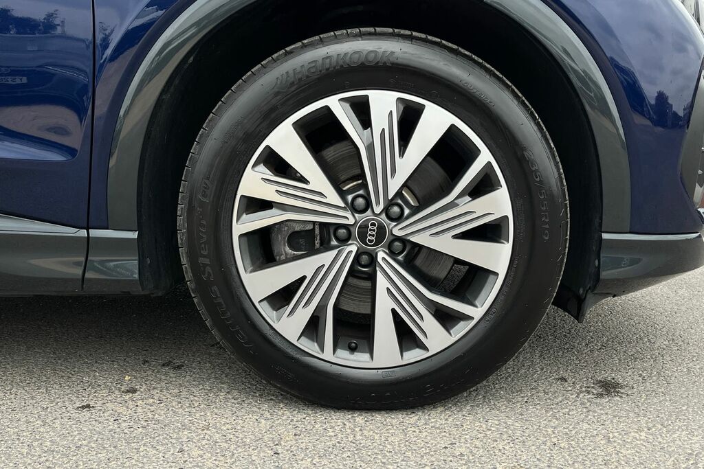 Audi Q4 E Tron 210Kw 45 82Kwh Black Edition Grey #5
