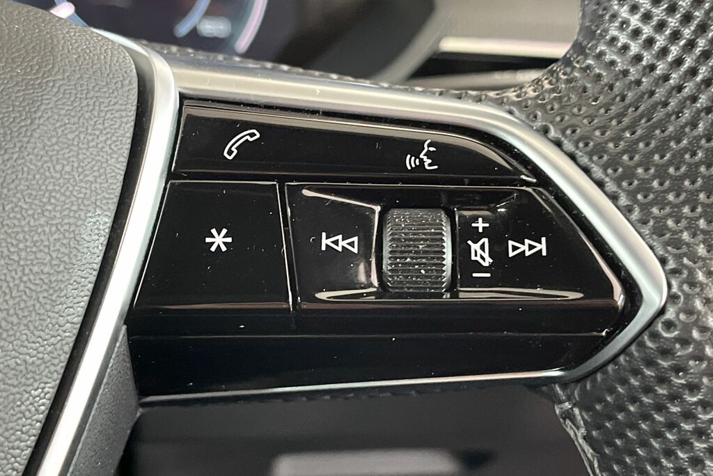 Audi Q8 e tron 55 Quattro 114Kwh Black Edition Grey #17