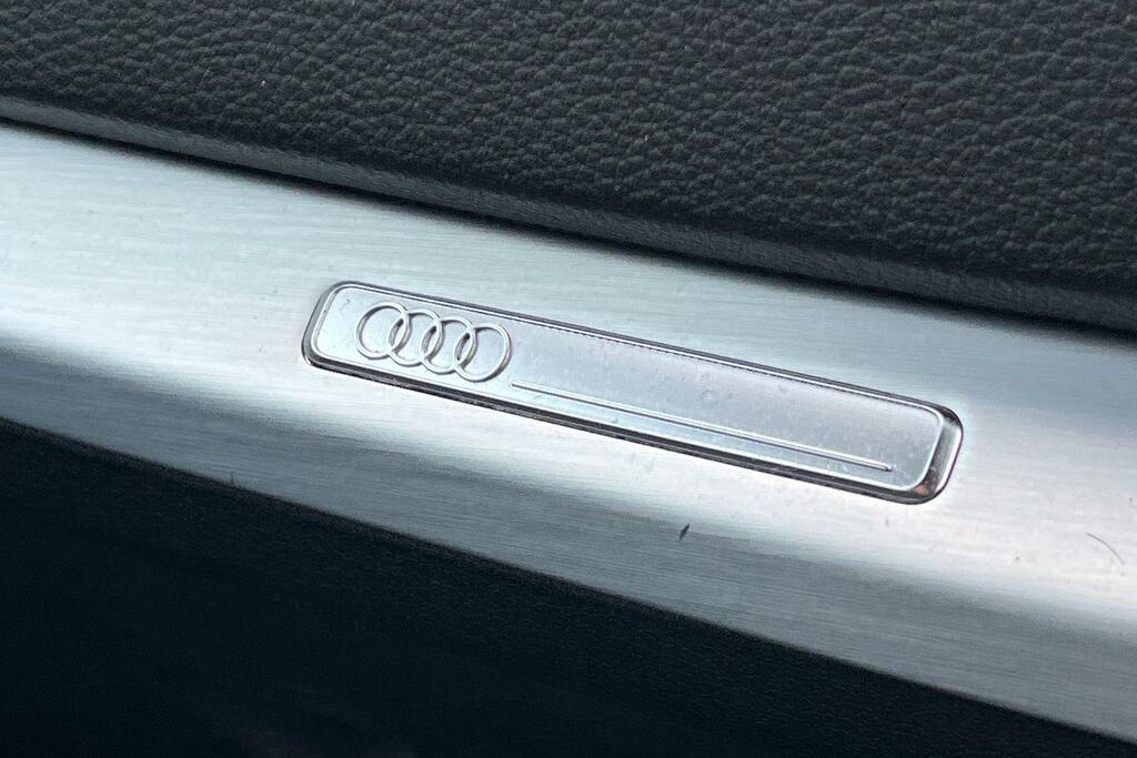 Audi Q2 1.5 Tfsi Cod 35 Black Edition Suv S Tro Blue #32