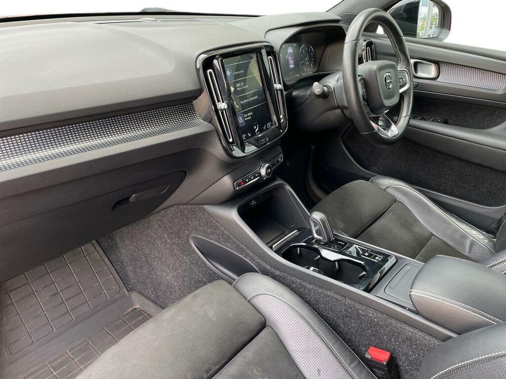 Volvo XC40 Xc40 Momentum T3 Black #1