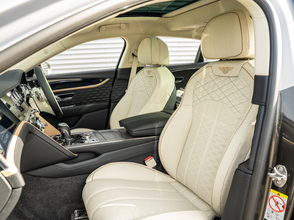 Bentley Flying Spur 4.0 V8 High-performance 25.9Kwh Saloon Blue #23