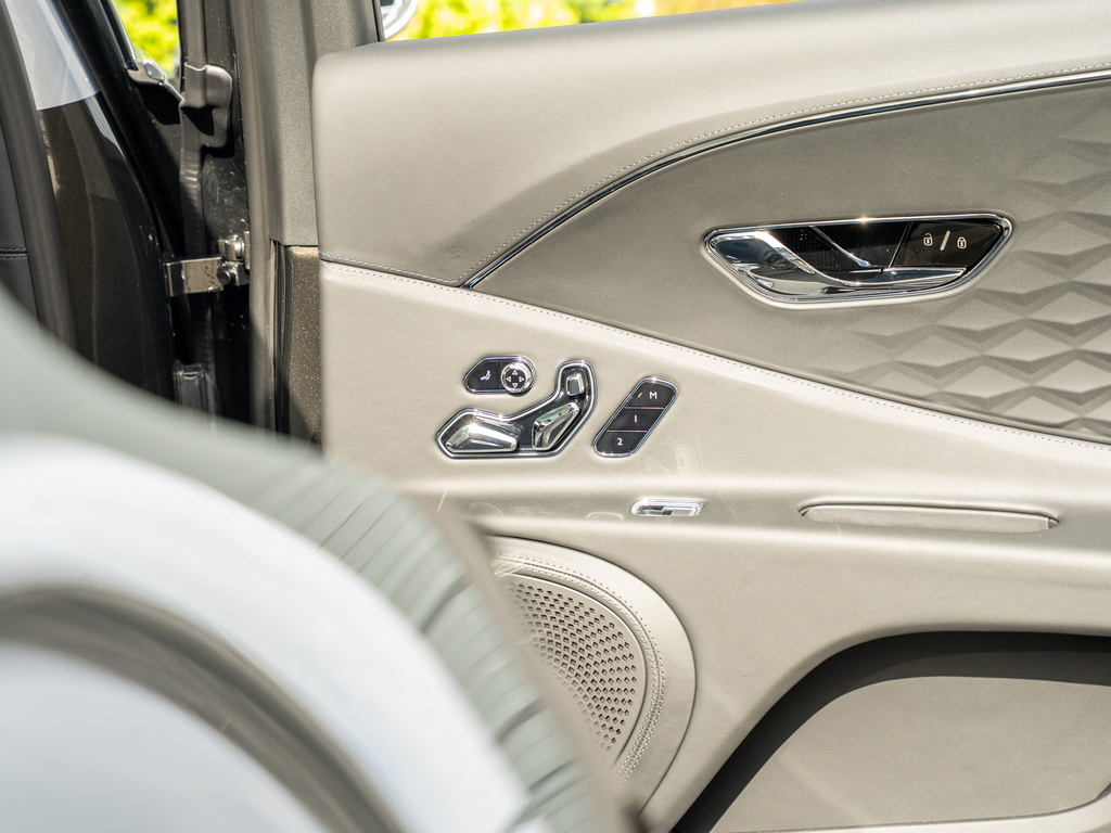 Bentley Flying Spur 4.0 V8 High-performance 25.9Kwh Saloon Blue #38