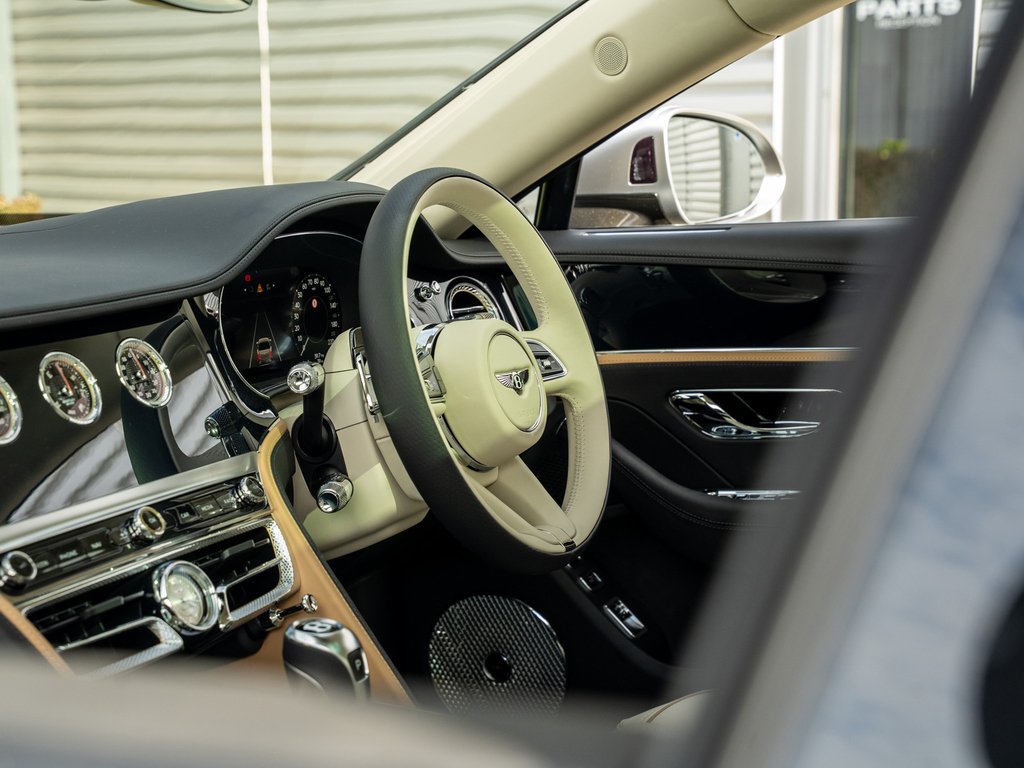 Bentley Flying Spur 4.0 V8 High-performance 25.9Kwh Saloon Blue #12