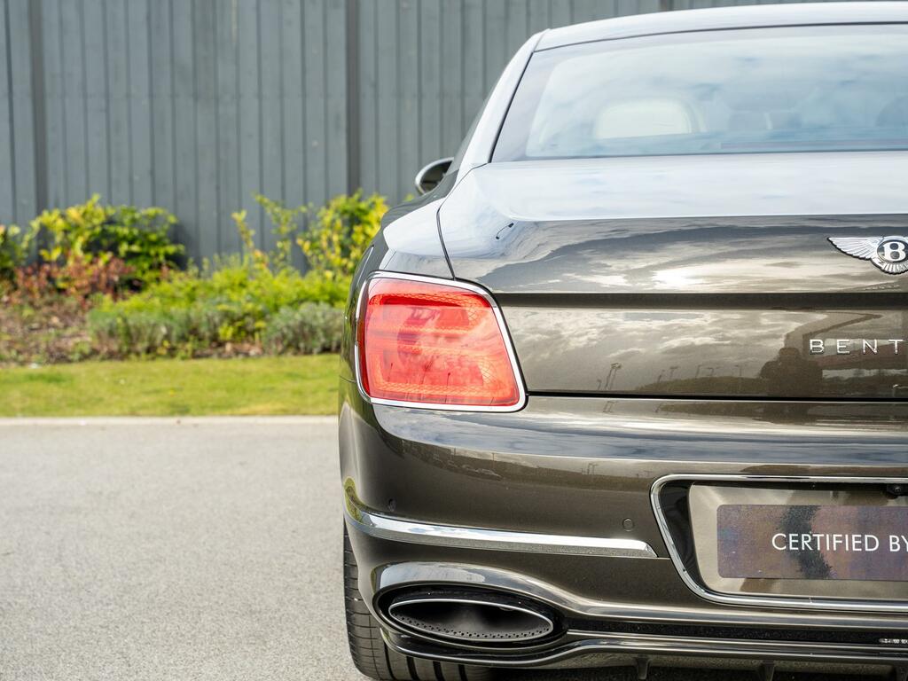 Bentley Flying Spur 4.0 V8 High-performance 25.9Kwh Saloon Blue #47