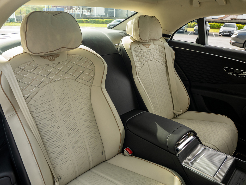 Bentley Flying Spur 4.0 V8 High-performance 25.9Kwh Saloon Blue #20