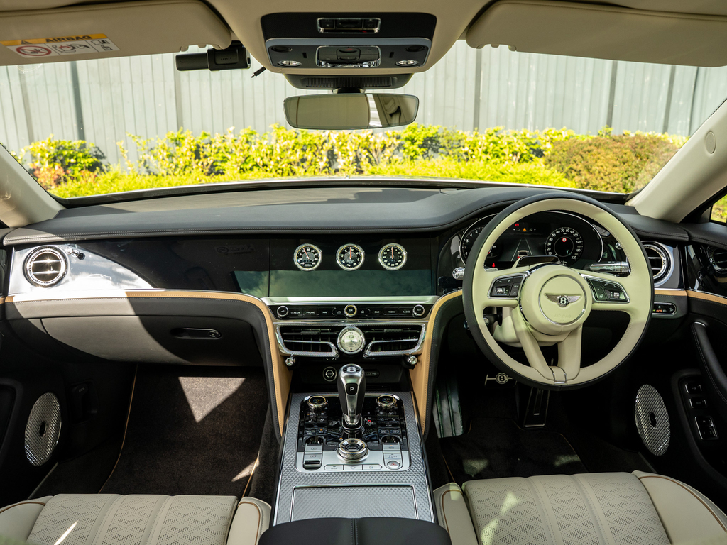 Bentley Flying Spur 4.0 V8 High-performance 25.9Kwh Saloon Blue #4
