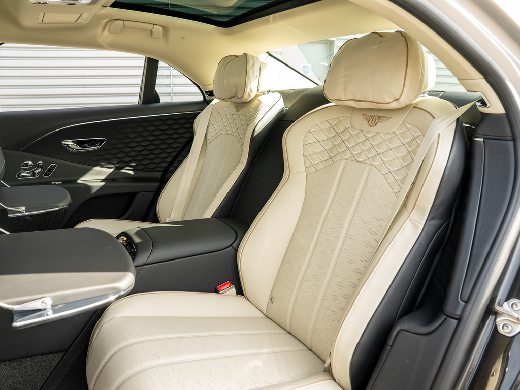 Bentley Flying Spur 4.0 V8 High-performance 25.9Kwh Saloon Blue #21