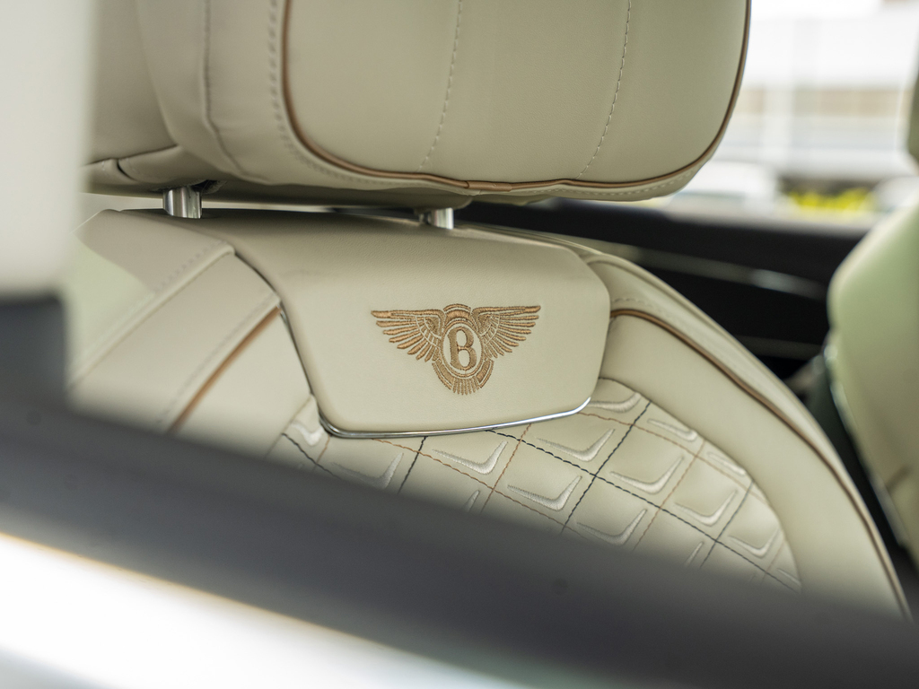 Bentley Flying Spur 4.0 V8 High-performance 25.9Kwh Saloon Blue #26