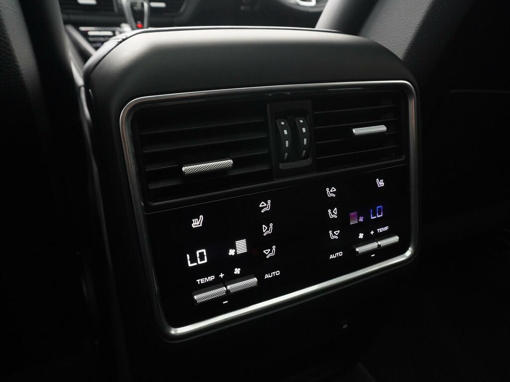 Porsche Cayenne 3.0 V6 E-hybrid 17.9Kwh Platinum Edition Suv P White #38