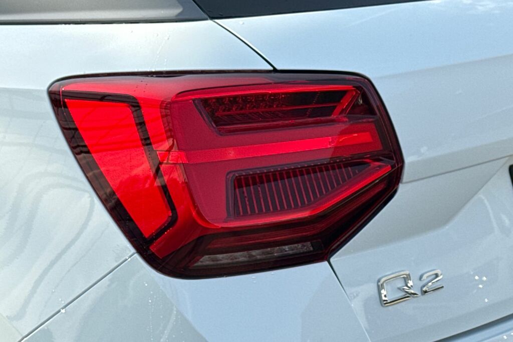 Audi Q2 1.5 Tfsi Cod 35 S Line Suv S Tronic Eur White #18