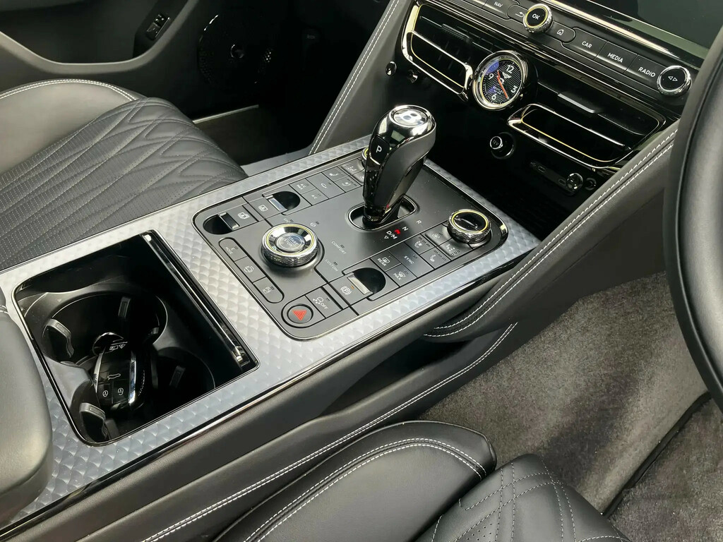 Bentley Flying Spur 4.0 V8 High-performance 25.9Kwh Black Edition Salo Black #17