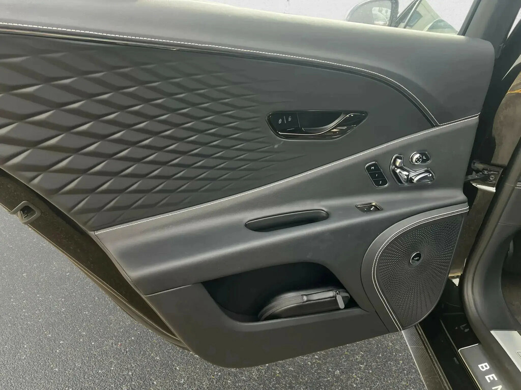 Bentley Flying Spur 4.0 V8 High-performance 25.9Kwh Black Edition Salo Black #22