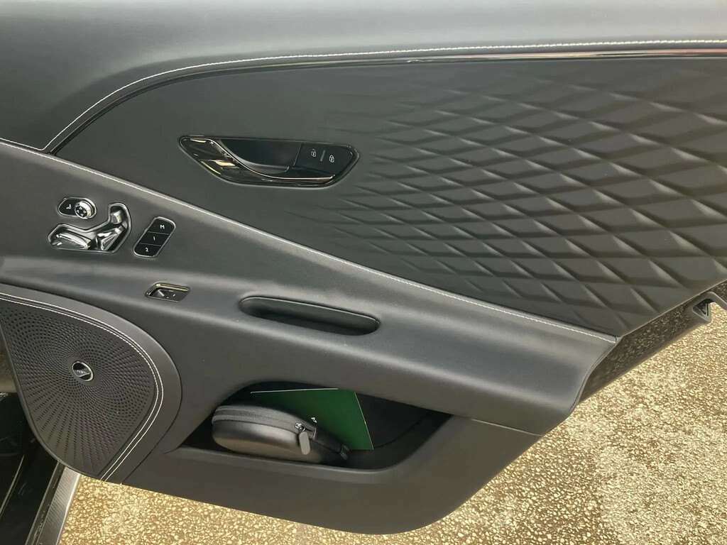 Bentley Flying Spur 4.0 V8 High-performance 25.9Kwh Black Edition Salo Black #21