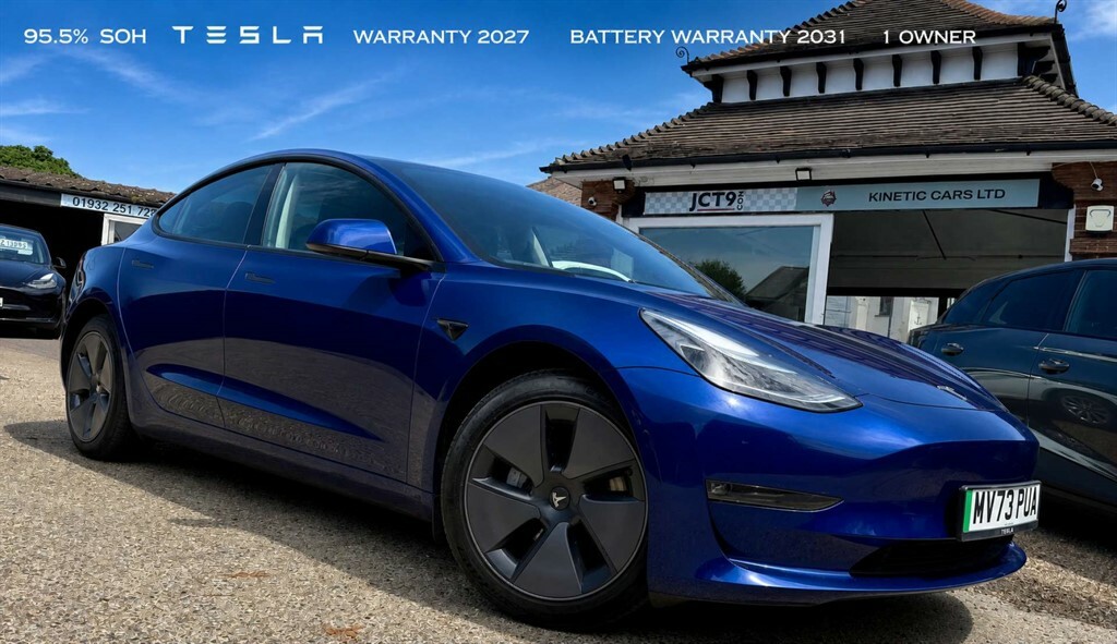 Tesla Model 3 Saloon Blue