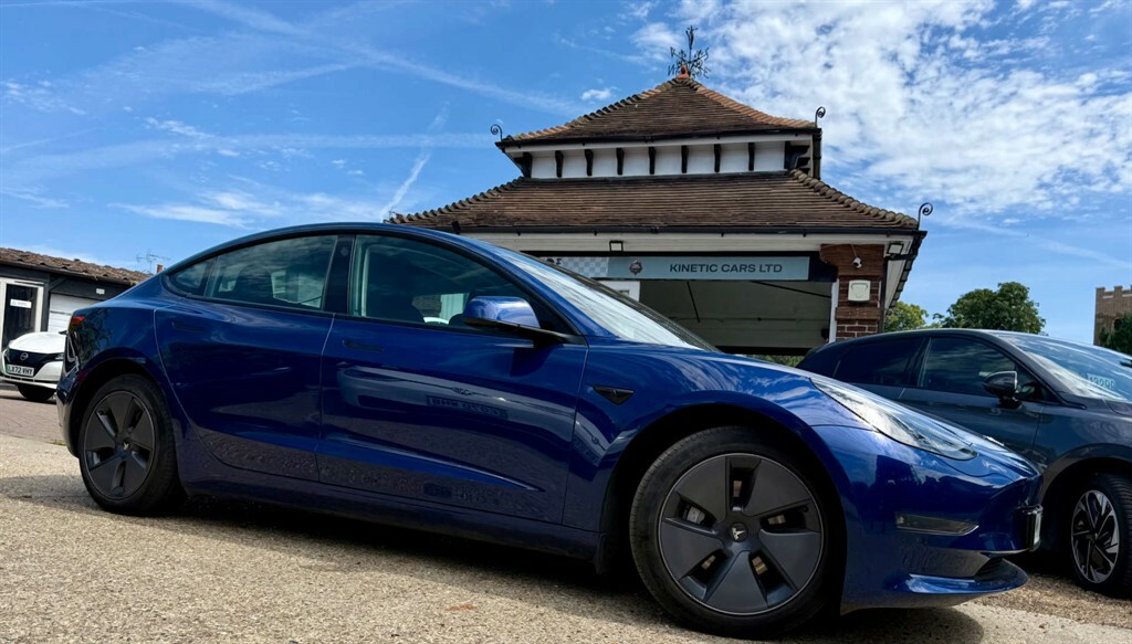 Tesla Model 3 Saloon Blue #2