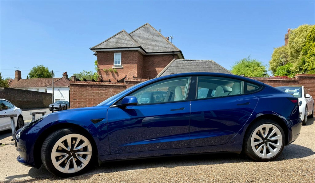 Tesla Model 3 Saloon Blue #6