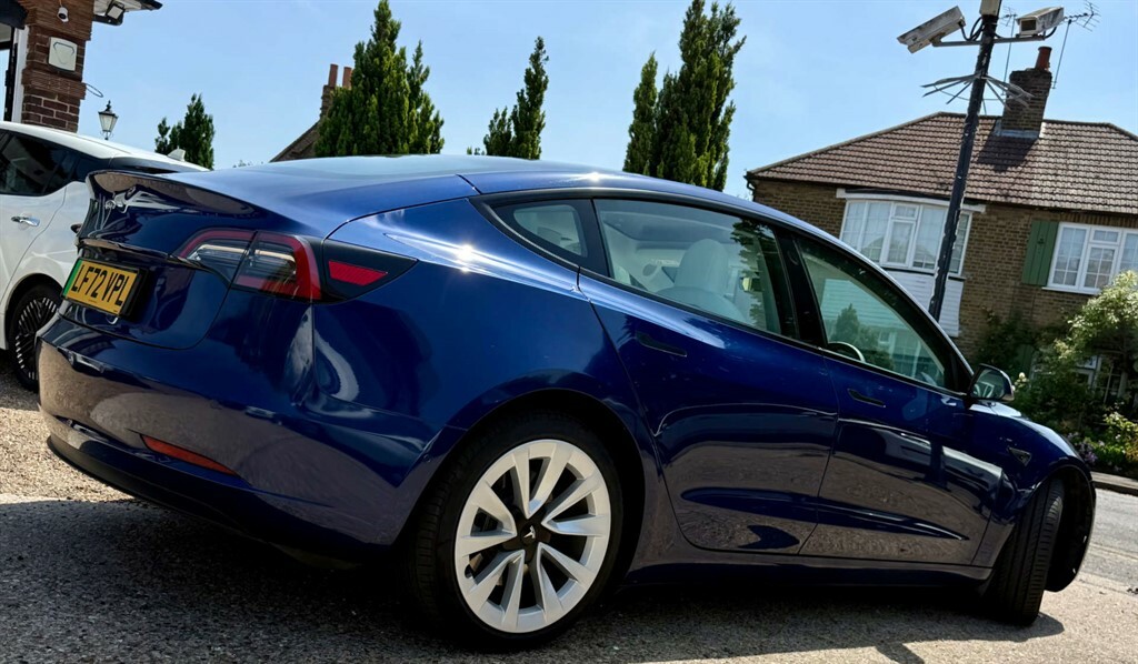 Tesla Model 3 Saloon Blue