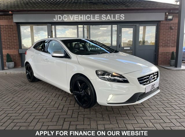 Volvo V40 2014 1.6 T3 R-design Hatchback E White