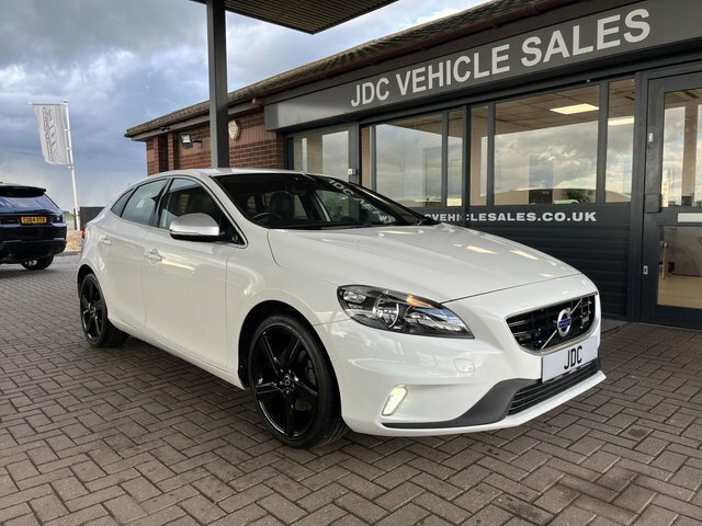 Volvo V40 2014 1.6 T3 R-design Hatchback E White #5