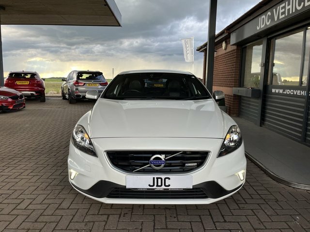 Volvo V40 2014 1.6 T3 R-design Hatchback E White #6
