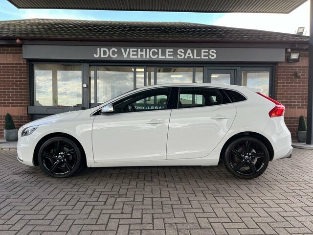 Volvo V40 2014 1.6 T3 R-design Hatchback E White #4